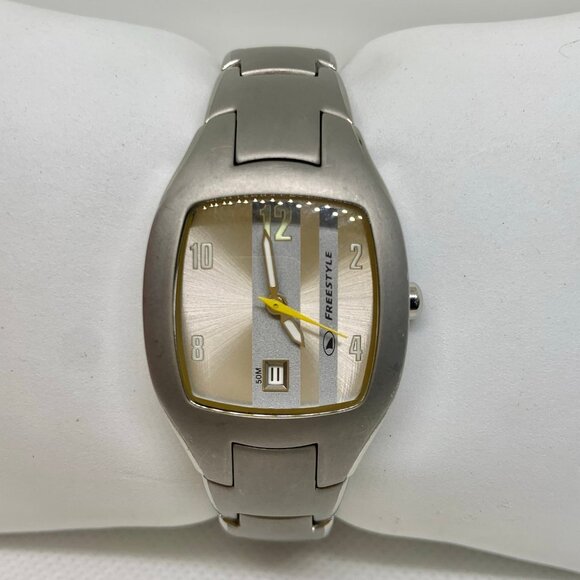 Freestyle USA women silver tone date watch 26mm quartz analog size 6” running - Picture 1 of 6
